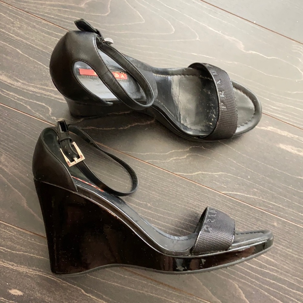 Used Prada sandals good condition